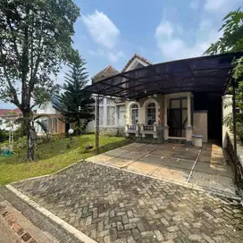 Disewakan: Rumah Semi Furnished di England Park - Sentul City (2+1 BR)