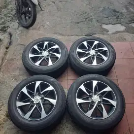 Velg dan ban r15 ertiga original
