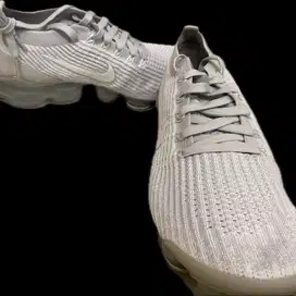 Sepatu nike asli warna putih