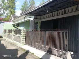 Disewakan Rumah Luas & Nyaman – Garasi Muat 2 Mobil, Lokasi Strategis