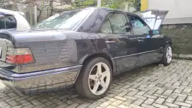 Mercy W124 E220 1997 M/T