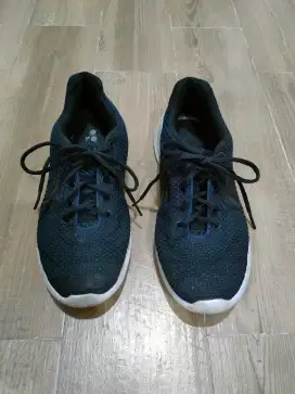 Sepatu Diadora ukuran 43