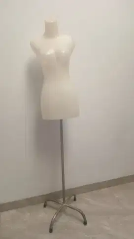 Patung kaki besi