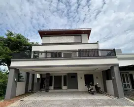RUMAH BAGUS RAPIH LOKASI STRATEGIS DI BSD THE ICON