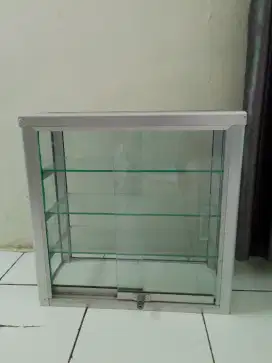 Dijual etalase kaca untuk rokoko