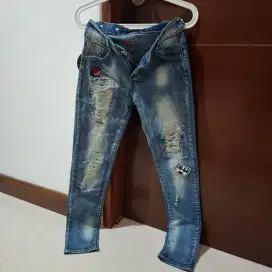 Celana Panjang Jeans Model Sobek Sobek