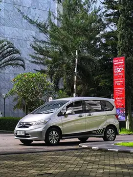 LOW KM // HONDA FREED S 1.5 AT 2013