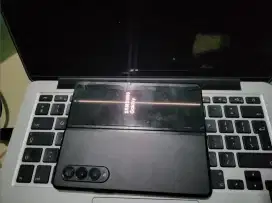 Galaxy Z fold 3 12GB 256GB ada minus baca iklan ya
