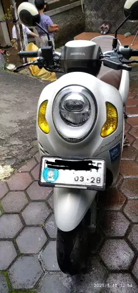 Di jual cepat scoopy prestige warna putih tahun 2023 keyless