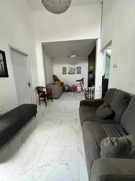 Rumah terawat lokasi strategis