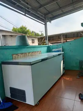 Chest freezer 1200
