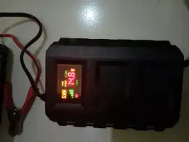 Di jual adaptor  charger aki