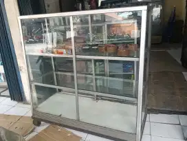 Etalase kaca 3 susun