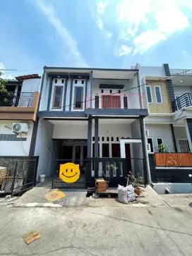 Rumah 2 Lantai di Duta Harapan, Harapan Baru, Bks Utara
