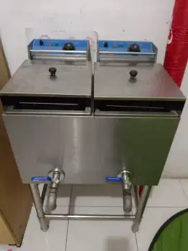 Dijual deep fryer barang masih seperti baru, pemakaian baru seminggu
