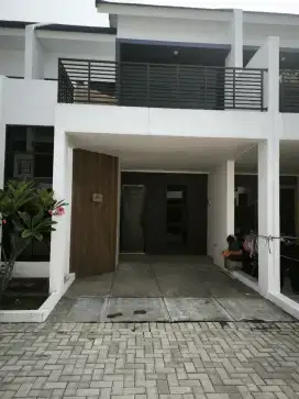 Disewakan Rumah 2 Lantai, Karawaci