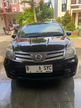 Grand Livina SV tahun 2013 (Solid Black)