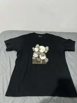 Uniqlo x Kaws Original Size L