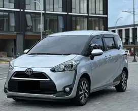 Dijual Toyota Sienta V 2017 terawat siap pakai