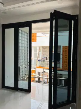 Pemasangan kusen aluminium kaca