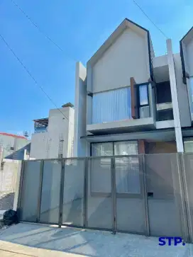 Rumah modern di Mojoklanggru, Dharmahusada FURNISHED Surabaya Pusat