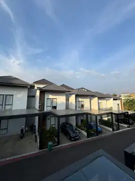 Rumah Setraduta 2 Lantai modern Sukajadi dijual cepat