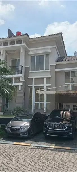 Disewakan Rumah luas di cluster grand galaxy city
