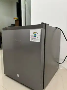 Kulkas mini Hisense
