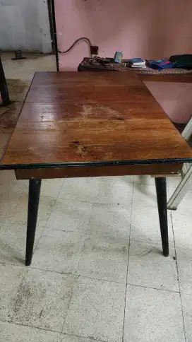 Meja makan Jati