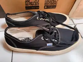 Sepatu Vans authentic