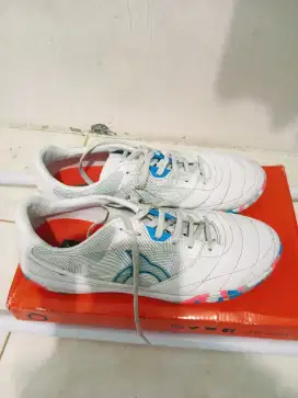 SEPATU FUTSAL ORTUSEIGHT