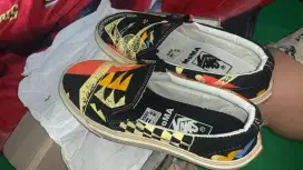 Vans clip on moma