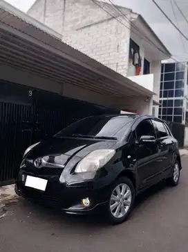 Yaris E at 2010 Black mica (Istimewa)