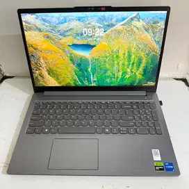 Laptop Lenovo LOQ 15IAX9E i5 gen 12