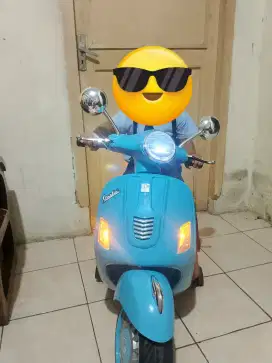 Vespa aki warna biru yg gede