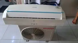 dijual AC Sharp 1pk masih garansi pemakaian bru 5bulan