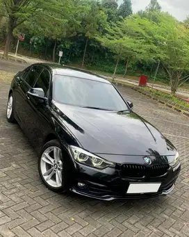BMW 320i Sport Shadow Line 2019 LCI ( Rare !! ) ( Low Km !! ) Istimewa