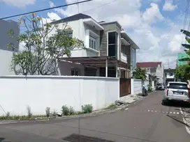 Rumah Mewah Fully Furnished Luas Ada Kolam Renang Serasa Hotel