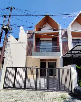Rumah baru di Rungkut Mapan harga 1 M