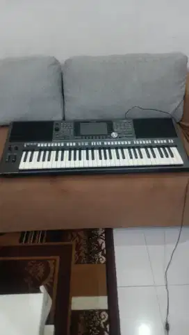 Yamaha PSR - S 970 bekas