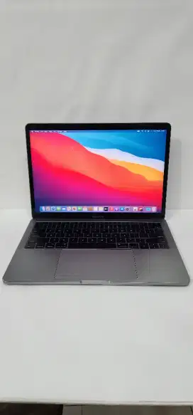 Macbook pro 2017 8/128 spqce grey