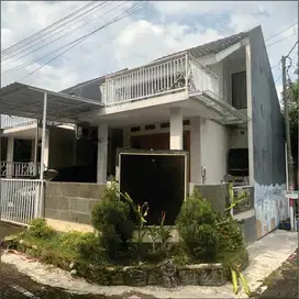 Rumah lantai 2 minimalis dijual butuh ful furnish