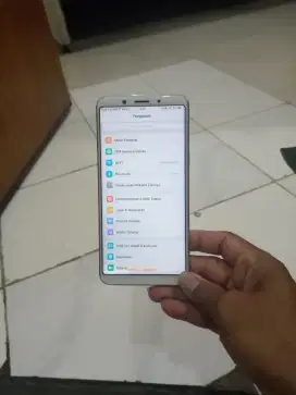Oppo F5 ram 4, batangan, minus bercak dikit di layar. Liat foto aja,