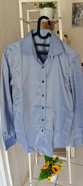 Kemeja pria biru slimfit size L