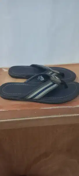 Sendal model Jepit Yongki Komaladi