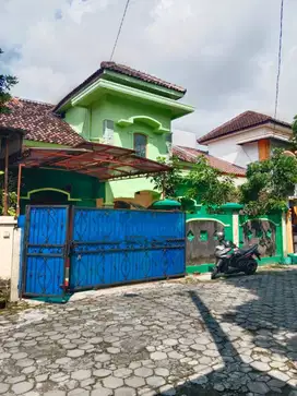 Rumah Semi Furnish One gate system dekat Luwes Kartasura