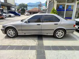 BMW 318i 1998 Bensin