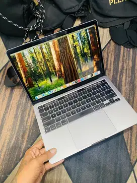 MacBook pro M2 2022 (13 inch) 8/256GB ex garansi resmi