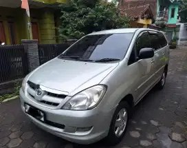 Kijang Innova G 2005 MT