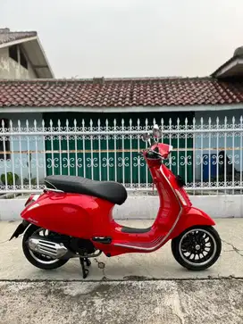 Vespa sprint 150 iget tahun 2022 merah